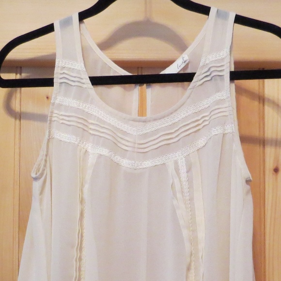 ⭐️BOGO FREE! Sheer Cream Flowy Tank - Picture 3 of 5